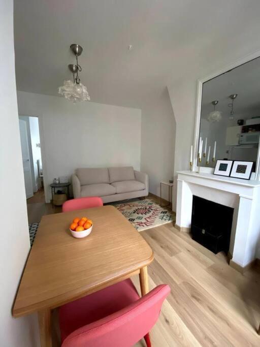 باريس Modern Appartement W/ Tour Eiffel View In The 7Th المظهر الخارجي الصورة